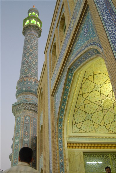 نمایی از گلدسته مسجد جمکران
